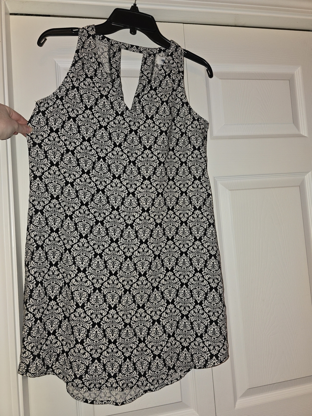 Old Navy Classic Summer Black & White Keyhole Shift Dress